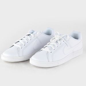 NEW!!NIKE court royale women’s size 10.5